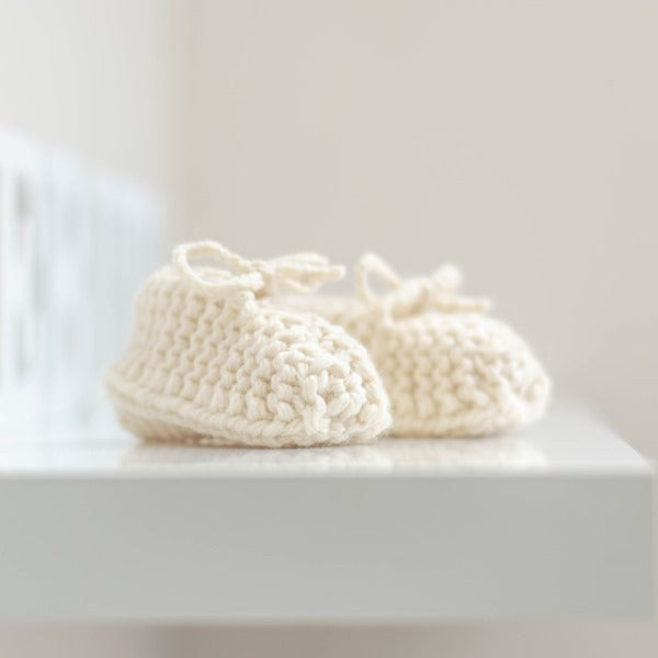 Chunky knit baby booties