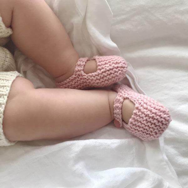 Chunky knit baby booties