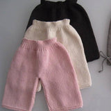 Knitted baby pants without ankle ties