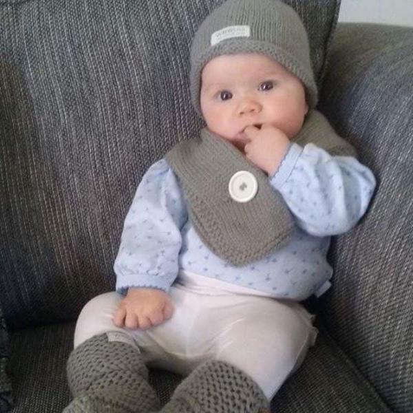 Mushroom baby button scarf