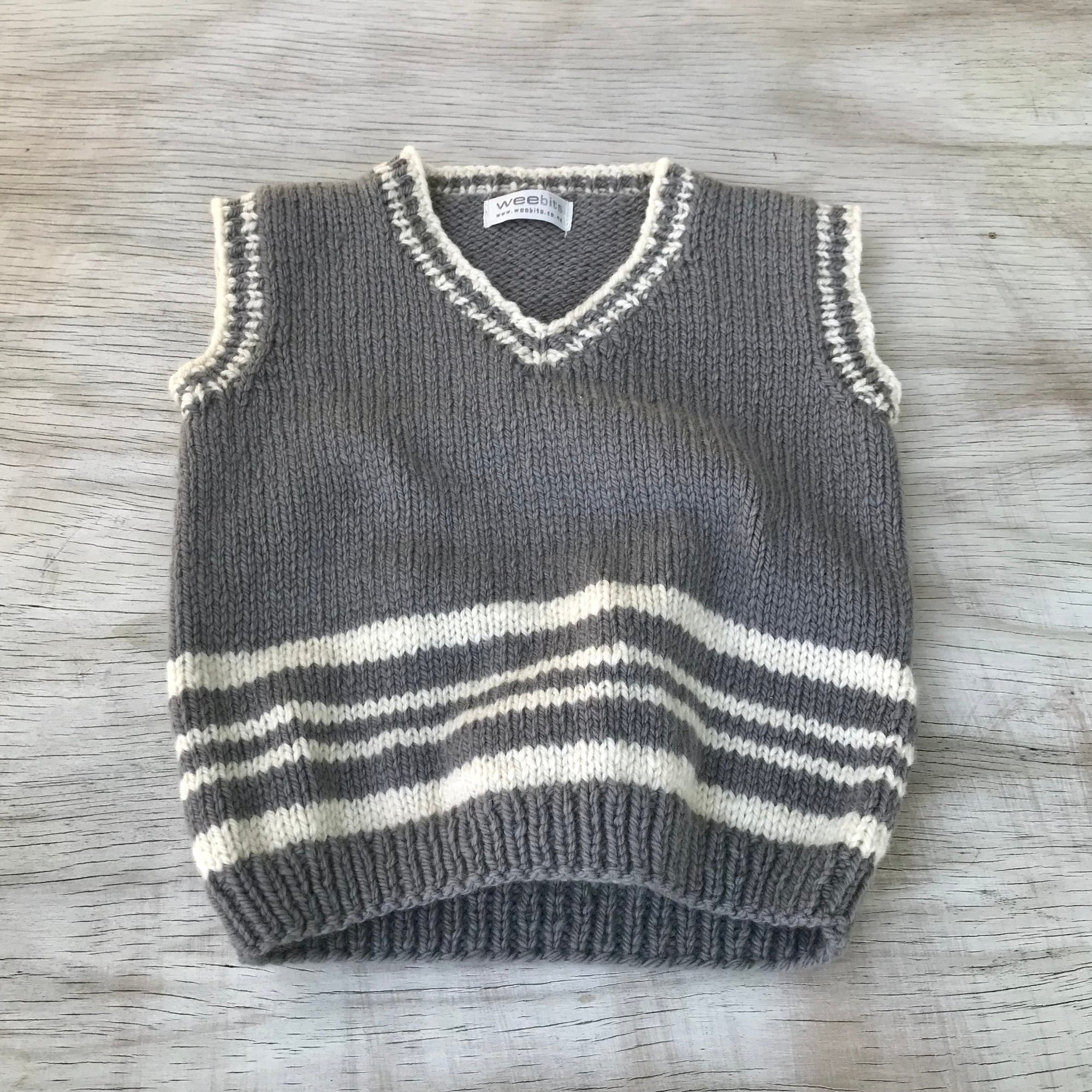 V-Neck-Vest in mushroom with natural stripe