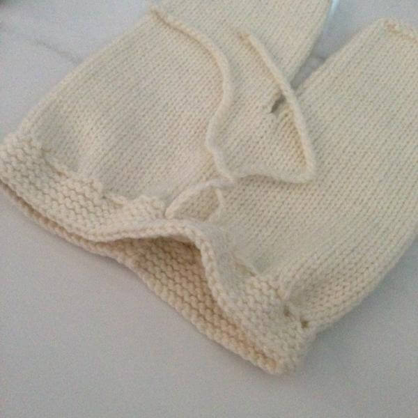 waist detail of premature knitted pants