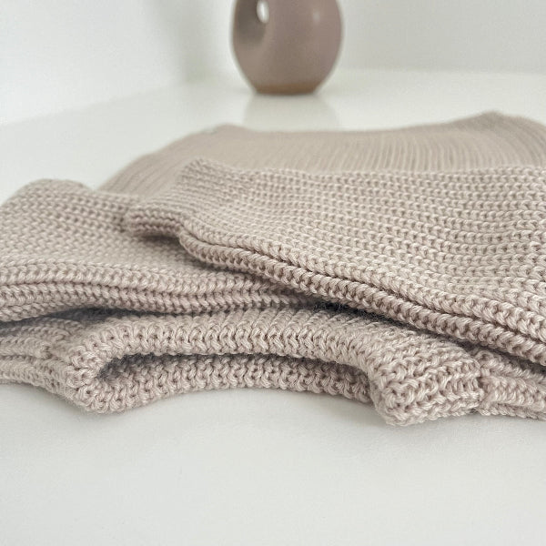 Another neck detail of River jumper