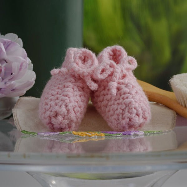Chunky knit booties in pink