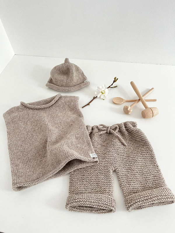 Chunky knit pants vest and beanie