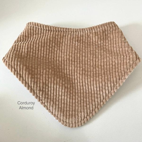 Dribble Bib corduroy Almond colour