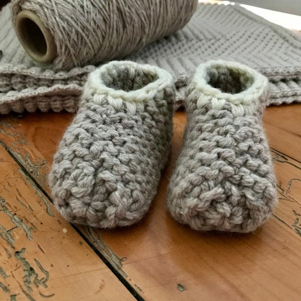 Knitted baby oatmeal slippers