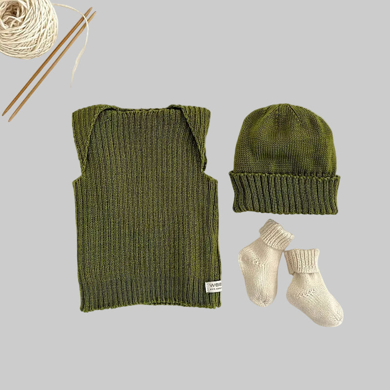 Baby moss clothing essentials set