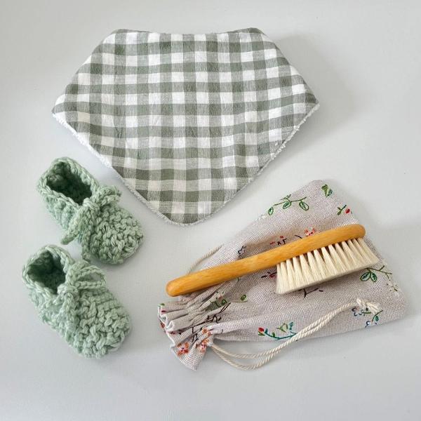 Mint brush dribble bib and booties set