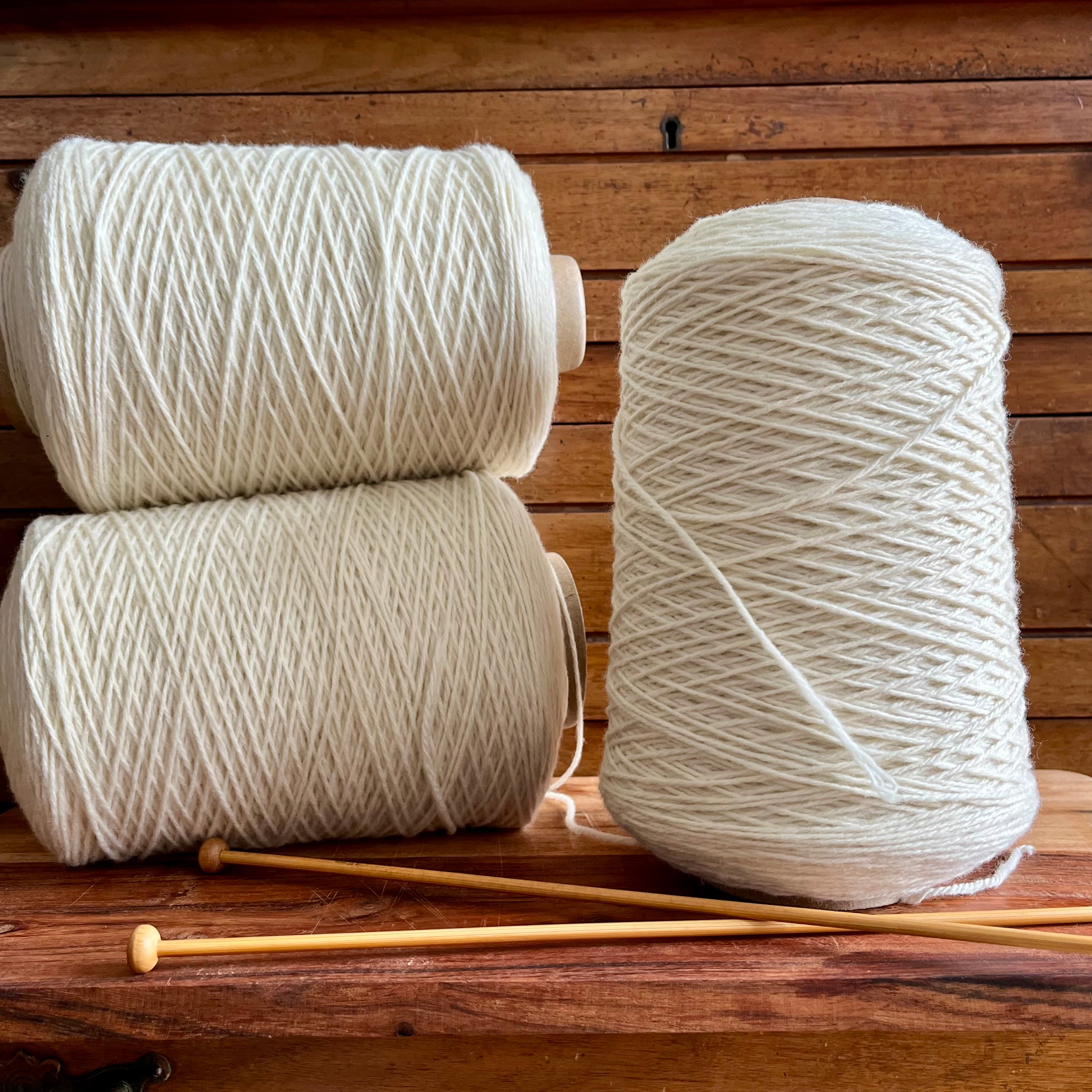 Natural merino yarn on 500g-cones