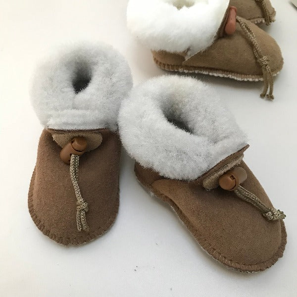 sheepskin boots in grey and white wool collection