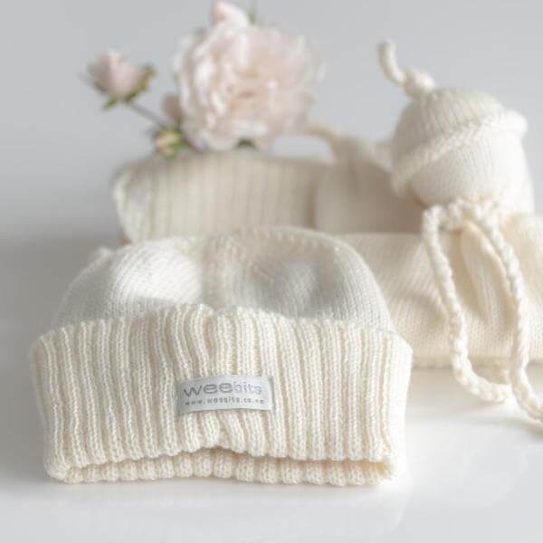 Natural baby comforter, vest and beanie set