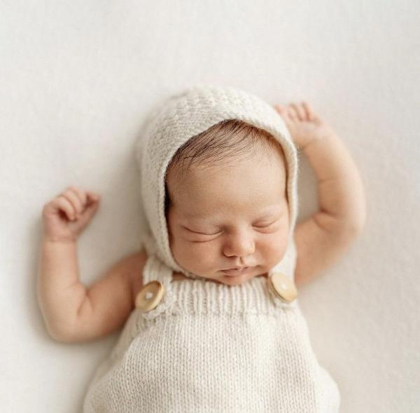 Natural knitted newborn bonnet