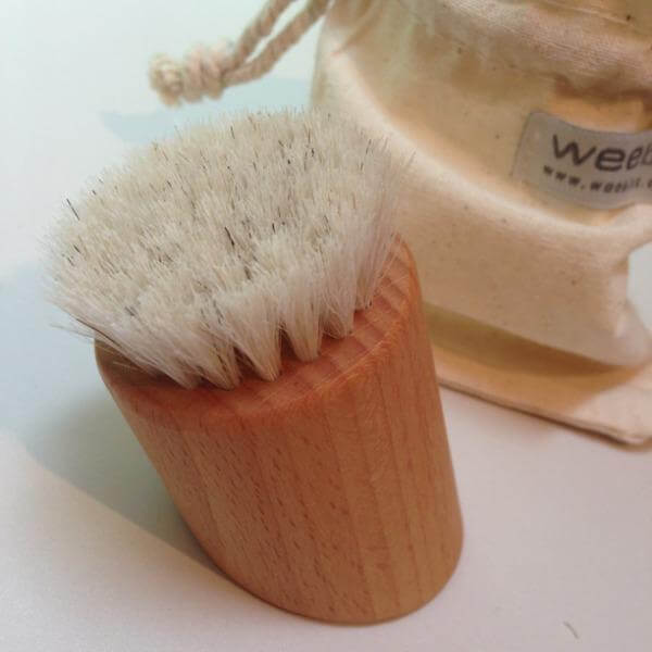 Natural wooden face brush with bag