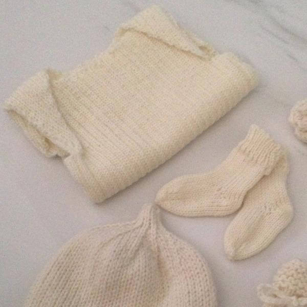 Prem Starter Set - baby vest, beanie and socks